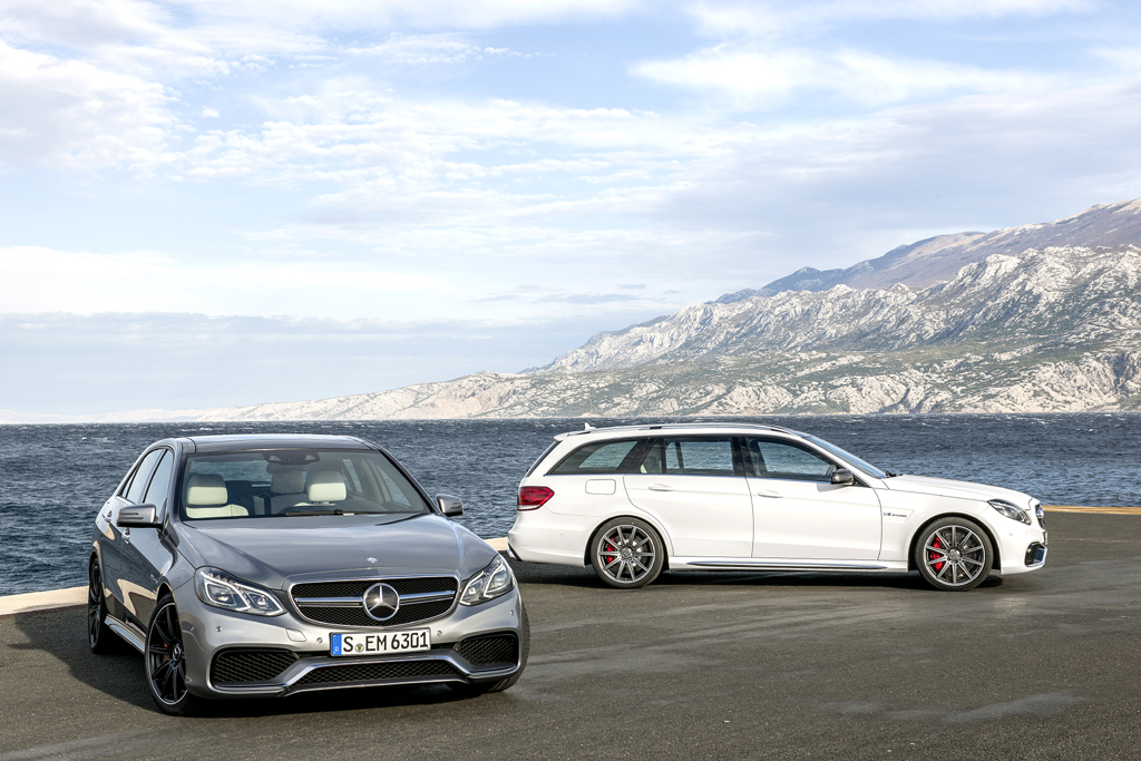 Mercedes E 63 AMG, links die Limousine, rechts der Kombi.