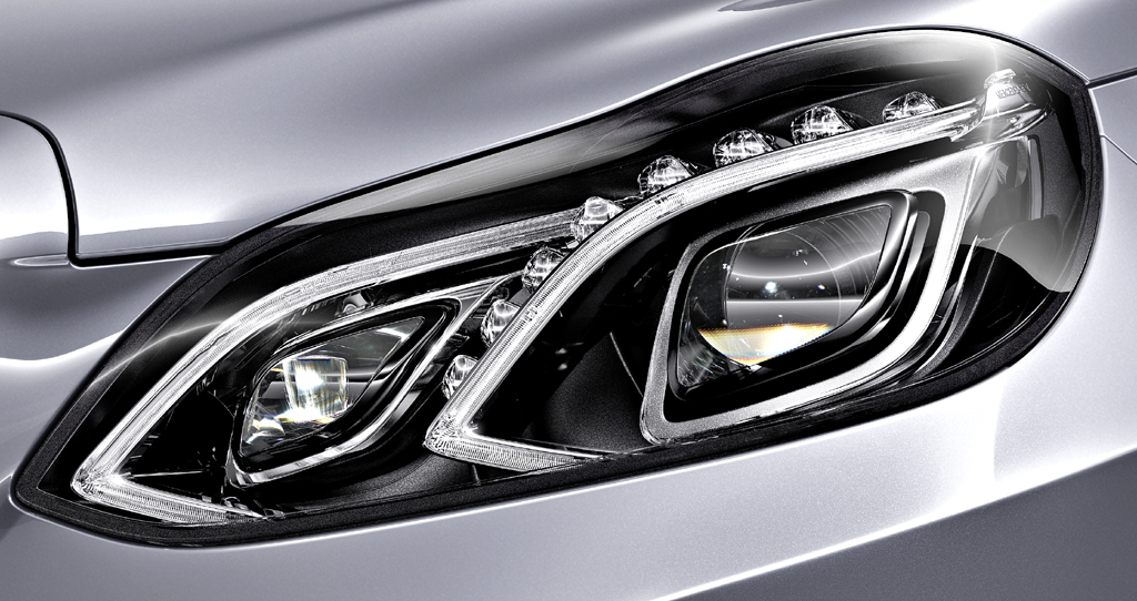 Mercedes-E-Klasse: Moderne Leuchteinheit beim AMG vorn. 