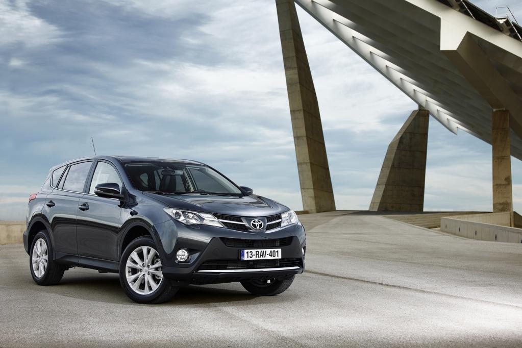 Mit 4,57 Meter ist der neue Toyota RAV4 gleich 20 Zentimeter länger als sein Vorgänger 