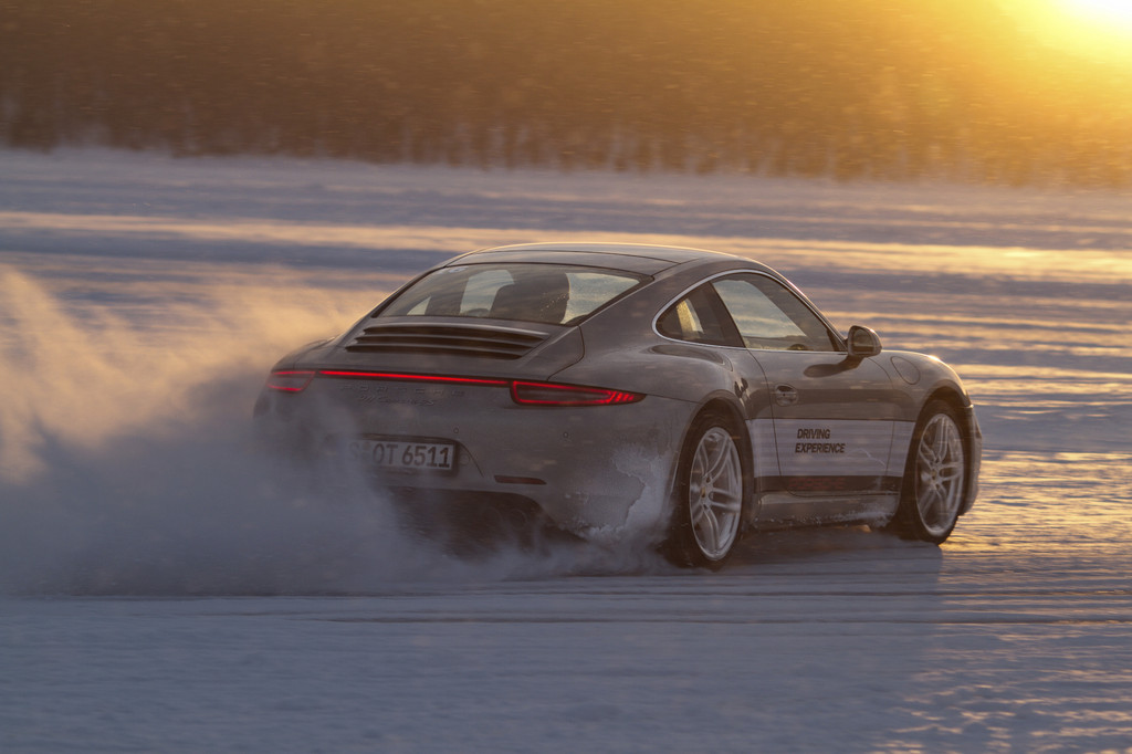 Mit dem Porsche 911 den Winter erfahren