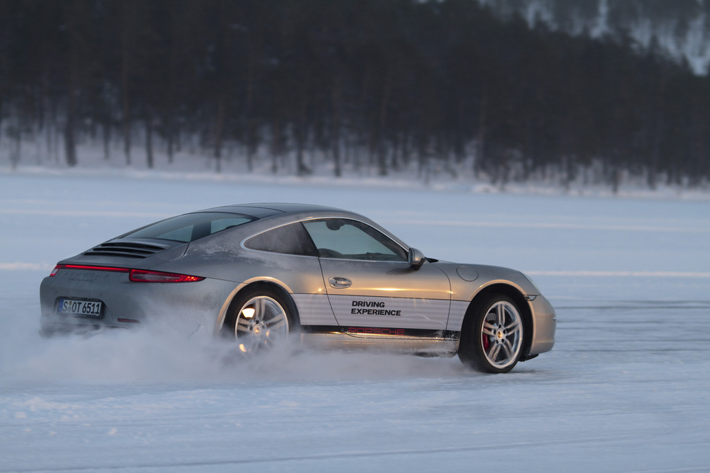Mit dem Porsche 911 den Winter erfahren