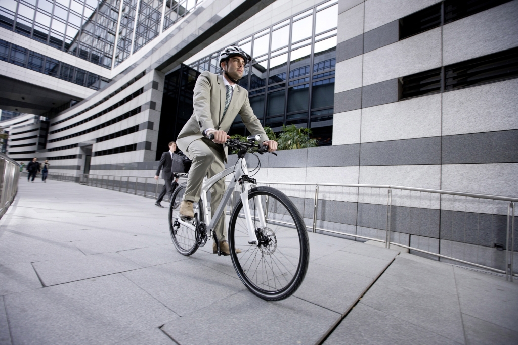 Mobilität in Deutschland - Weniger junge Autobesitzer und mehr Fahrradfahrer