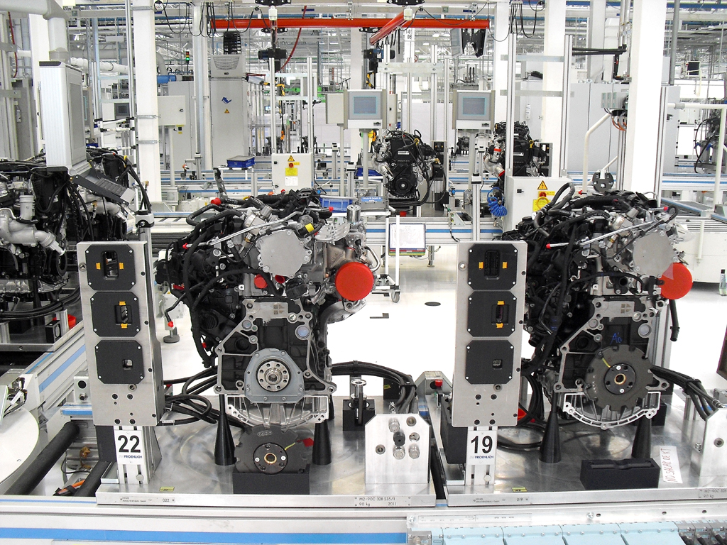 Motorenproduktion, hier im neuen Volkswagen-Werk Silao in Mexiko, ... 