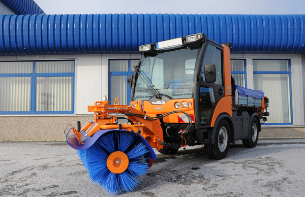 Multicar bietet neue Frontkehrmaschine für den Tremo