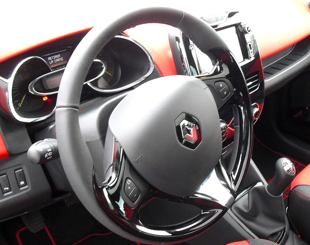 Renault Clio Grandtour: Blick ins übersichtlich gestaltete Cockpit. 