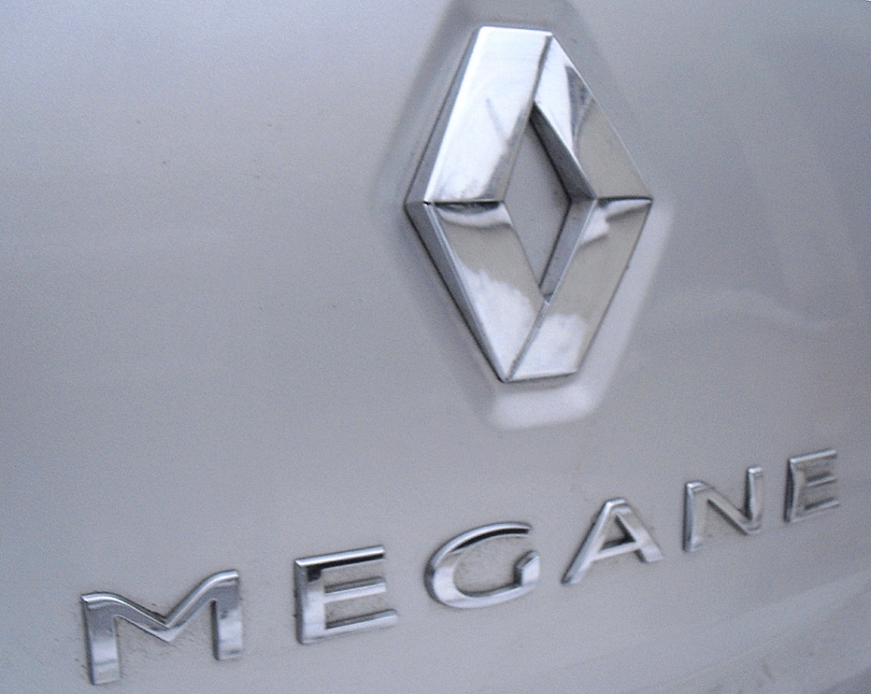 Renault Mégane: Logo und Modellschriftzug auf der Heckklappe.