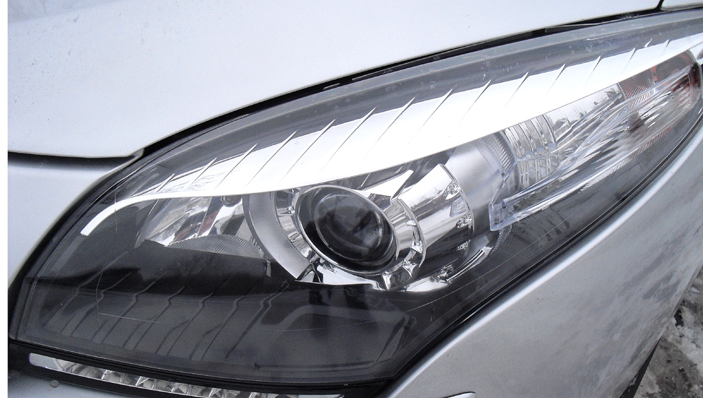 Renault Mégane: Moderne Leuchteinheit mit LED-Tagfahrlicht vorn.