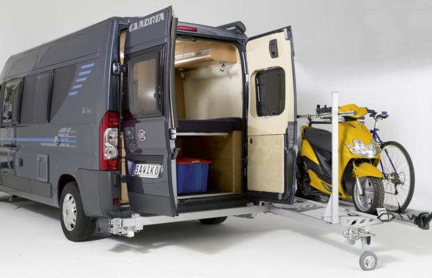 Schwenkbarer Träger für Kastenwagen-Reisemobile