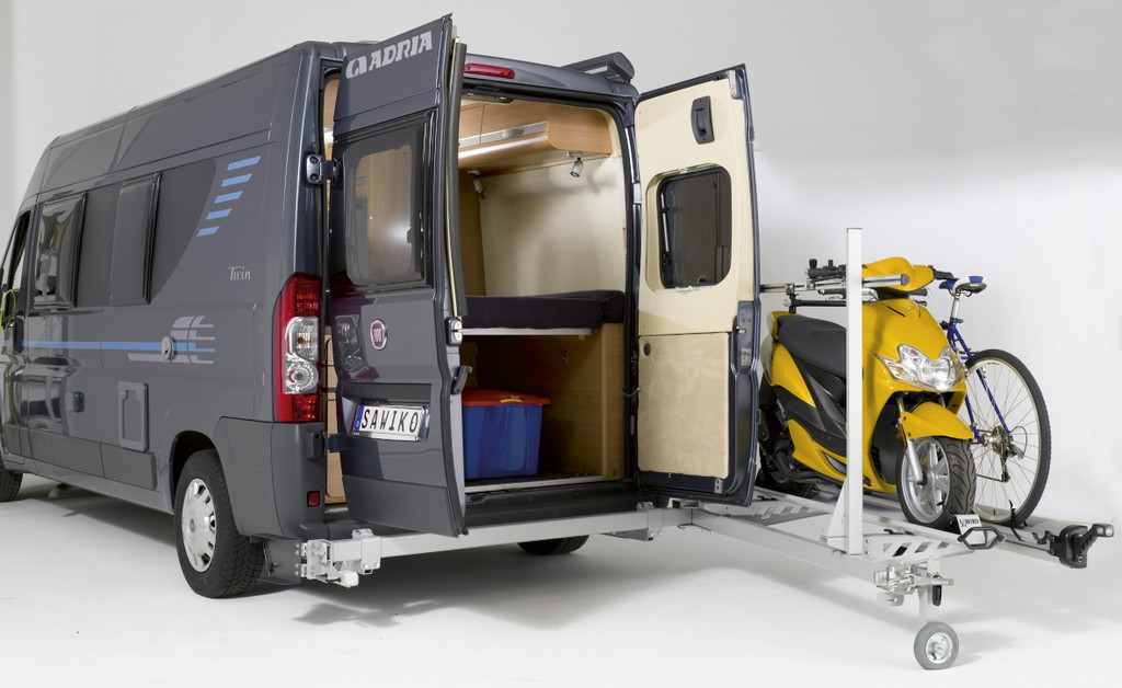 Schwenkbarer Träger für Kastenwagen-Reisemobile