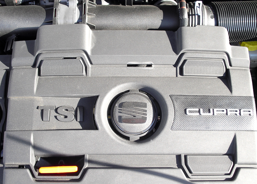Seat Ibiza Cupra: Blick auf die Abdeckung des 1,4-Liter-Benziners mit 180 PS. 