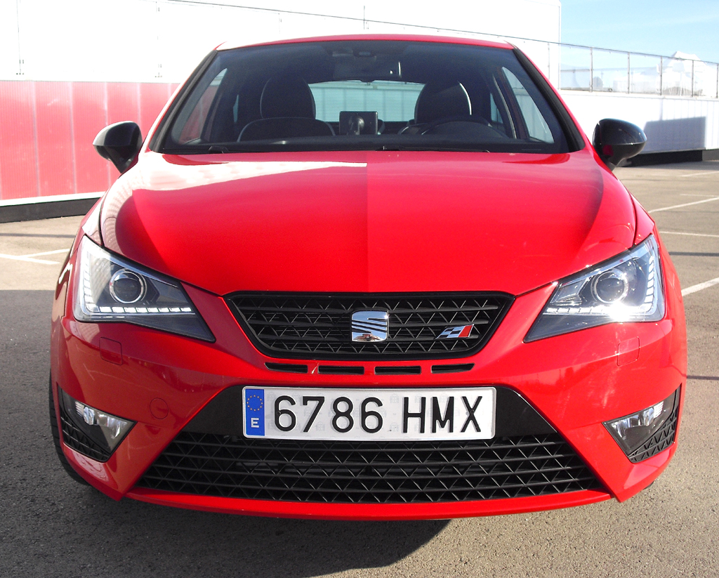 Seat Ibiza Cupra: Blick auf die Frontpartie. 
