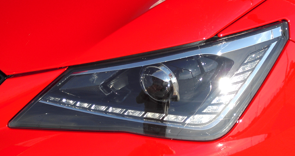Seat Ibiza Cupra: Moderne Leuchteinheit vorn mit LED-Tagfahrlicht. 