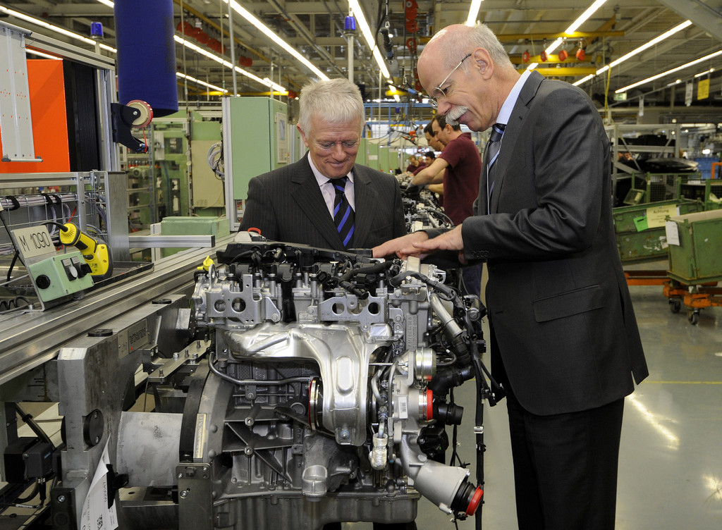 Stuttgarts Oberbürgermeister Kuhn besucht Daimler