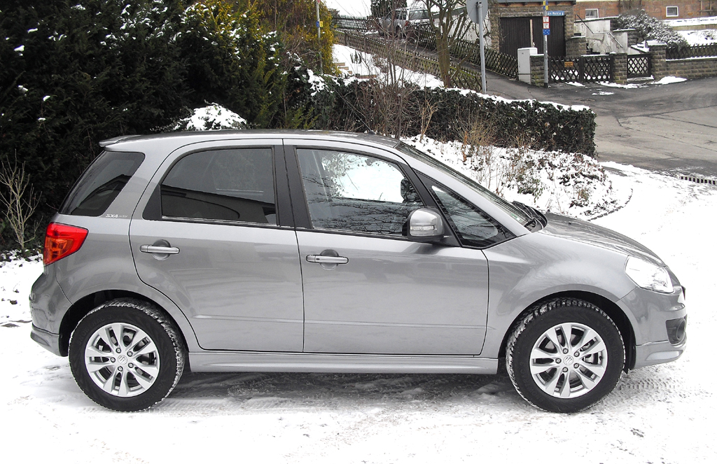 Suzuki SX4: Und so sieht das kompakte Crossover-Modell von der Seite aus.

