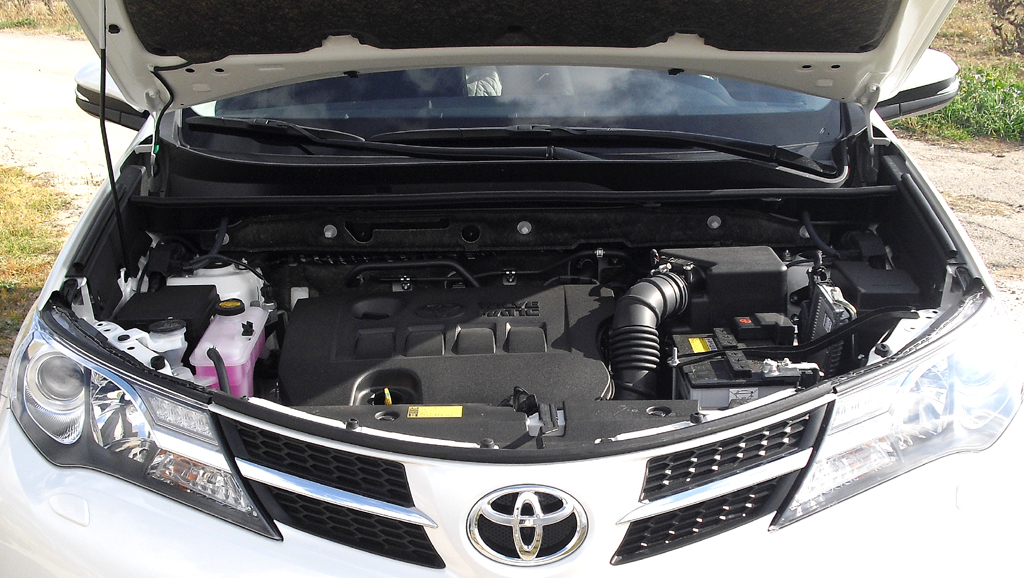 Toyota RAV4: Blick unter die Haube. Ein Benziner und zwei Diesel stehen zur Wahl.