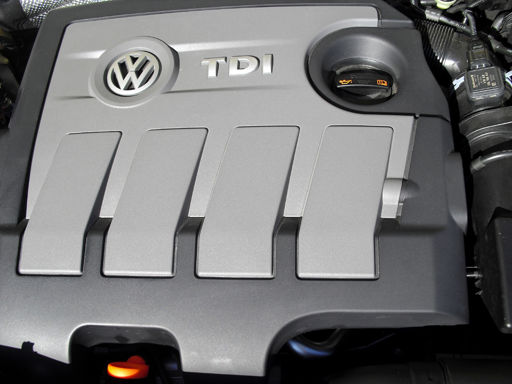 VW Beetle Cabrio: Blick unter die Haube, hier bei einem der zwei Diesel. 