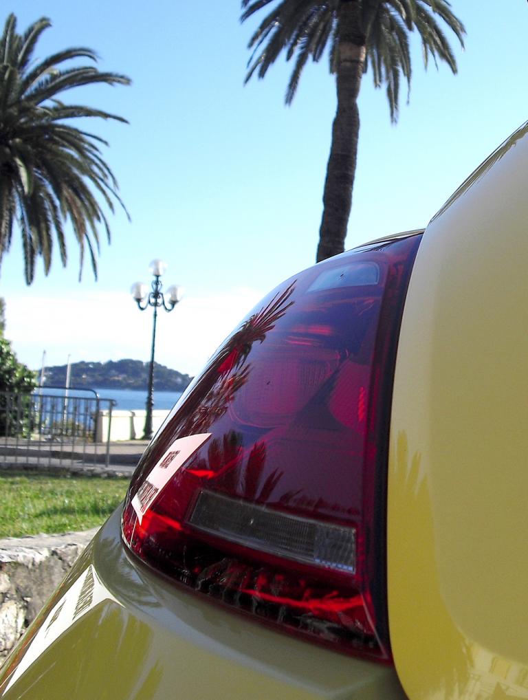 VW Beetle Cabrio: Moderne Leuchteinheit hinten. 
