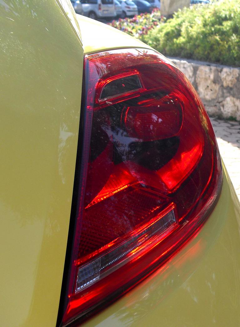 VW Beetle Cabrio: Moderne Leuchteinheit hinten. 