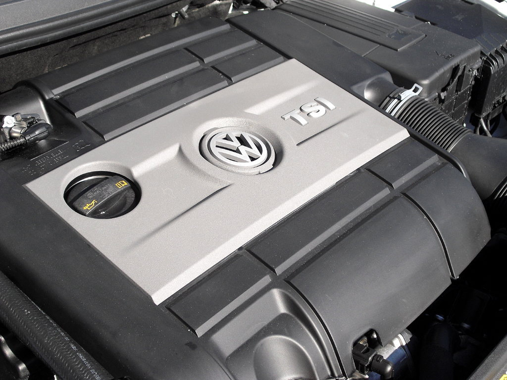 VW Golf R Cabrio: Blick unter die Haube auf den 2,0-Liter-Turbobenziner mit 196/265 kW/PS. 