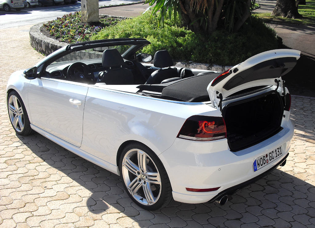 VW Golf R Cabrio: Das Gepäckabteil fasst noch 250 Liter, selbst bei geöffnetem Verdeck. 