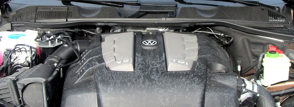 VW Touareg: Blick unter die Haube auf den 3,0-Liter-Sechszylinder-Selbstzünder.