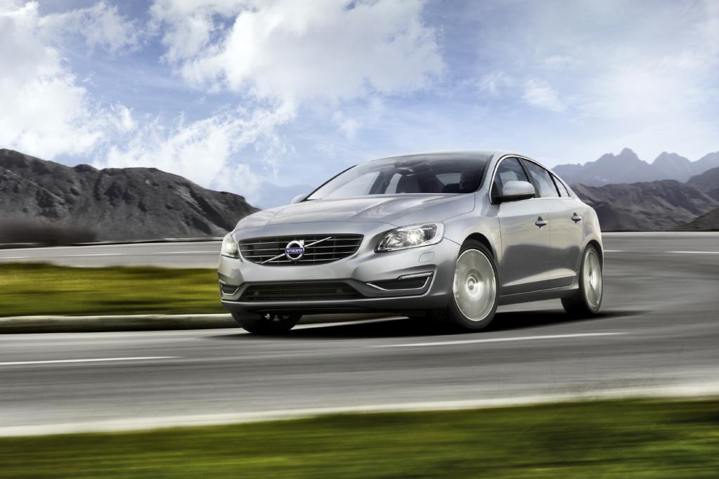 Volvo zeigt seine überarbeitete 60er-Baureihe mit der Limousine S60 (Foto), dem Kombi V60 und dem Crossover XC60.