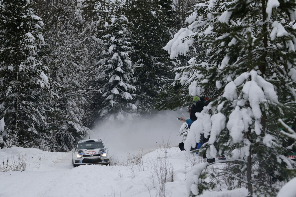 WRC 2013: Volkswagen rückt dem Weltmeister auf die Pelle