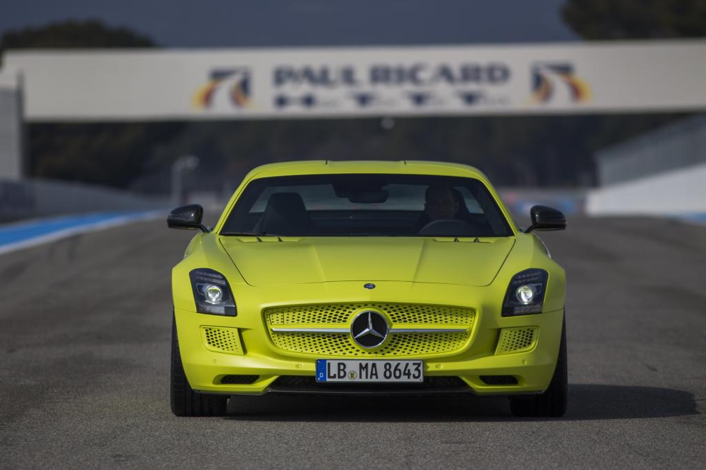  Den Platz in der Pole-Posotion verdankt der SLS seinen vier Elektro-Motoren