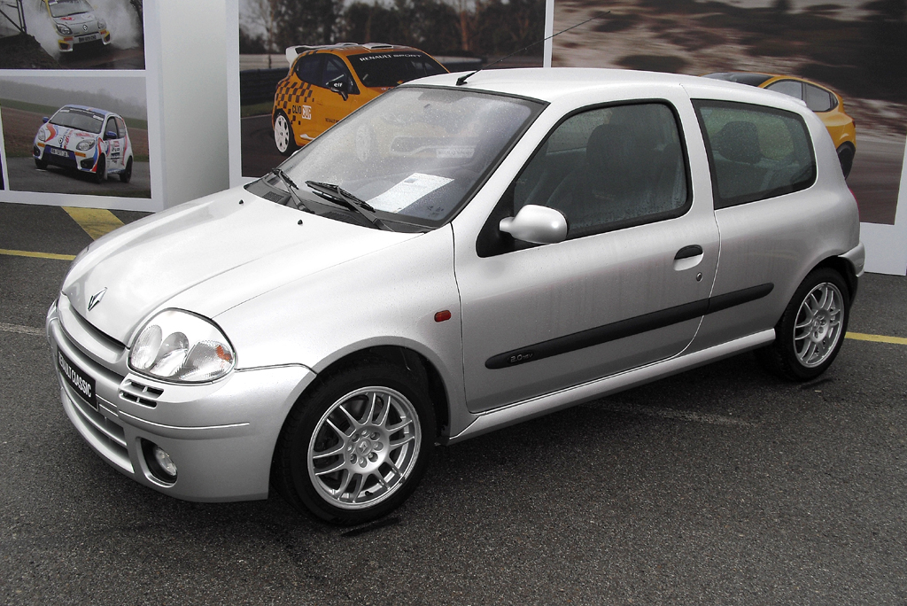 (Foto 1529) ... darunter der Clio II RS 2.0 16V und ... 
