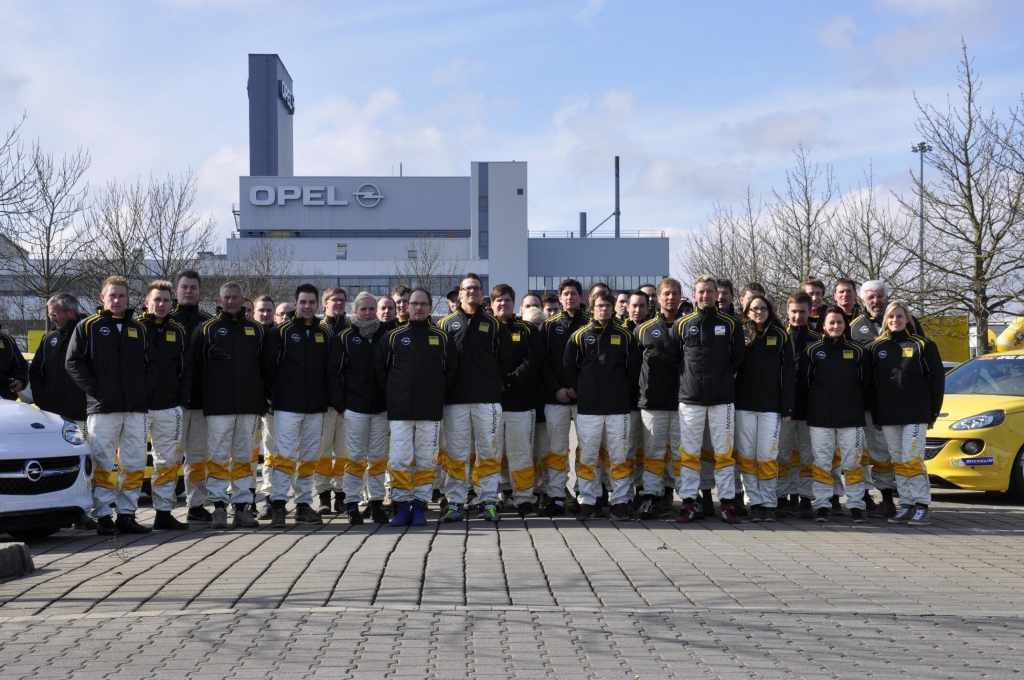 ADAC Opel Rallye Cup: 24 Opel Adam an Fahrerteams übergeben