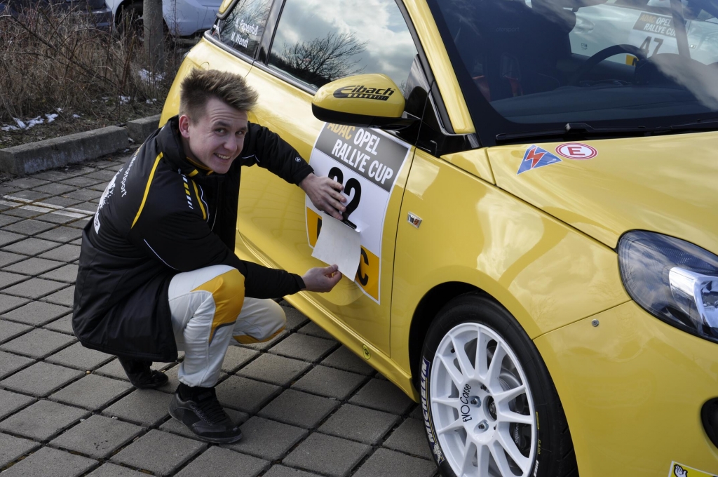 ADAC Opel Rallye Cup: 24 Opel Adam an Fahrerteams übergeben
