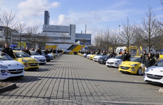 ADAC Opel Rallye Cup: 24 Opel Adam an Fahrerteams übergeben