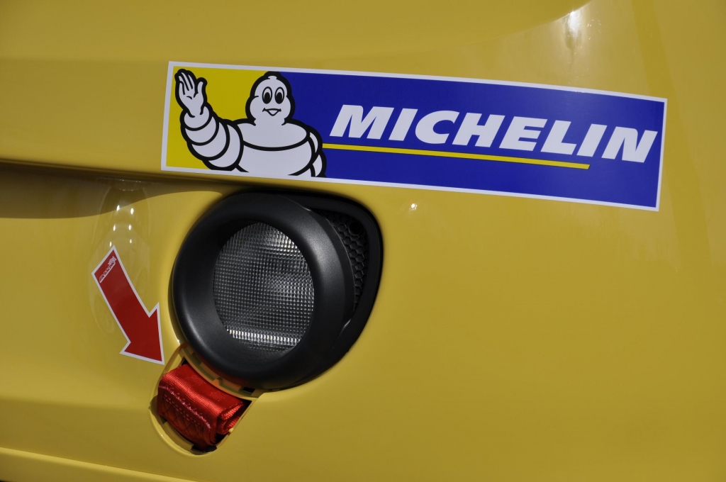 ADAC Opel Rallye Cup: 24 Opel Adam an Fahrerteams übergeben