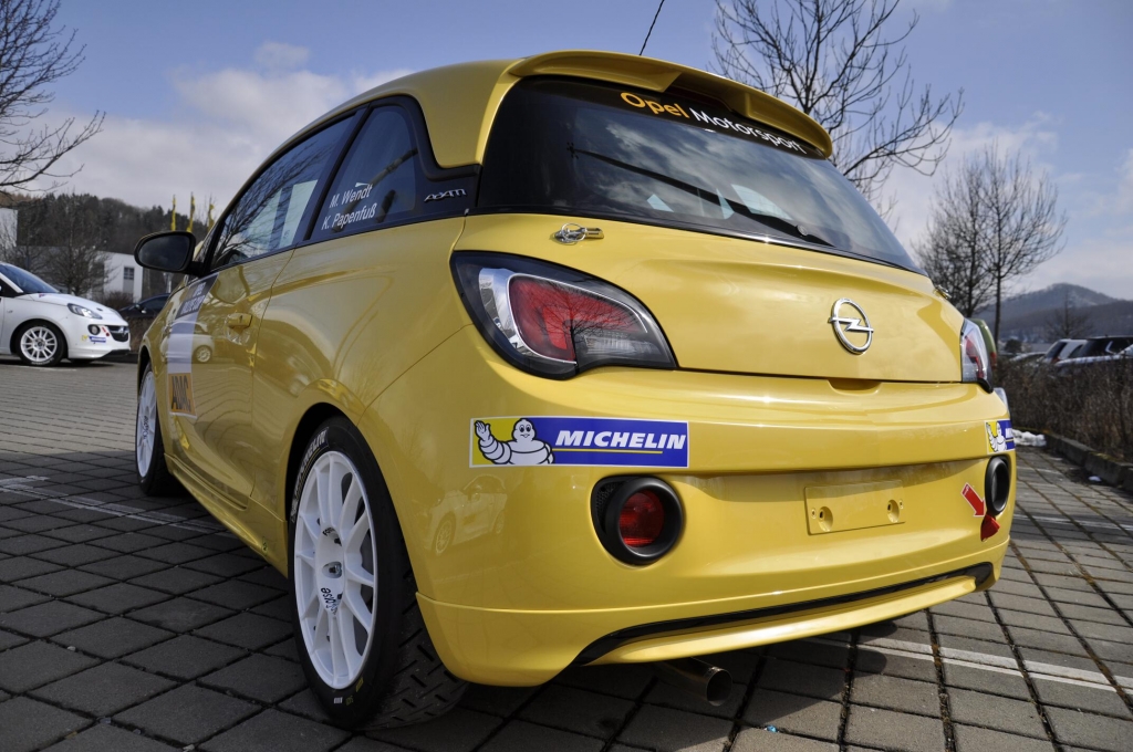 ADAC Opel Rallye Cup: 24 Opel Adam an Fahrerteams übergeben