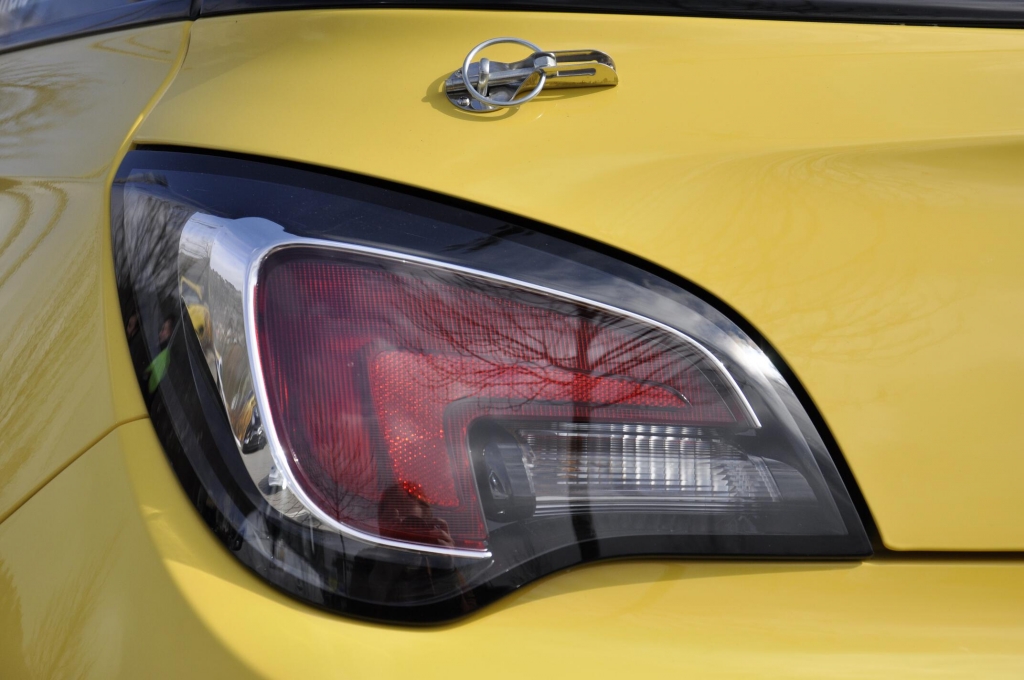 ADAC Opel Rallye Cup: 24 Opel Adam an Fahrerteams übergeben