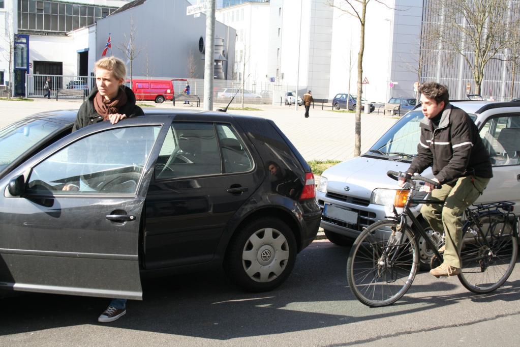 Autofahrer-Pflicht: Umsicht beim Aussteigen