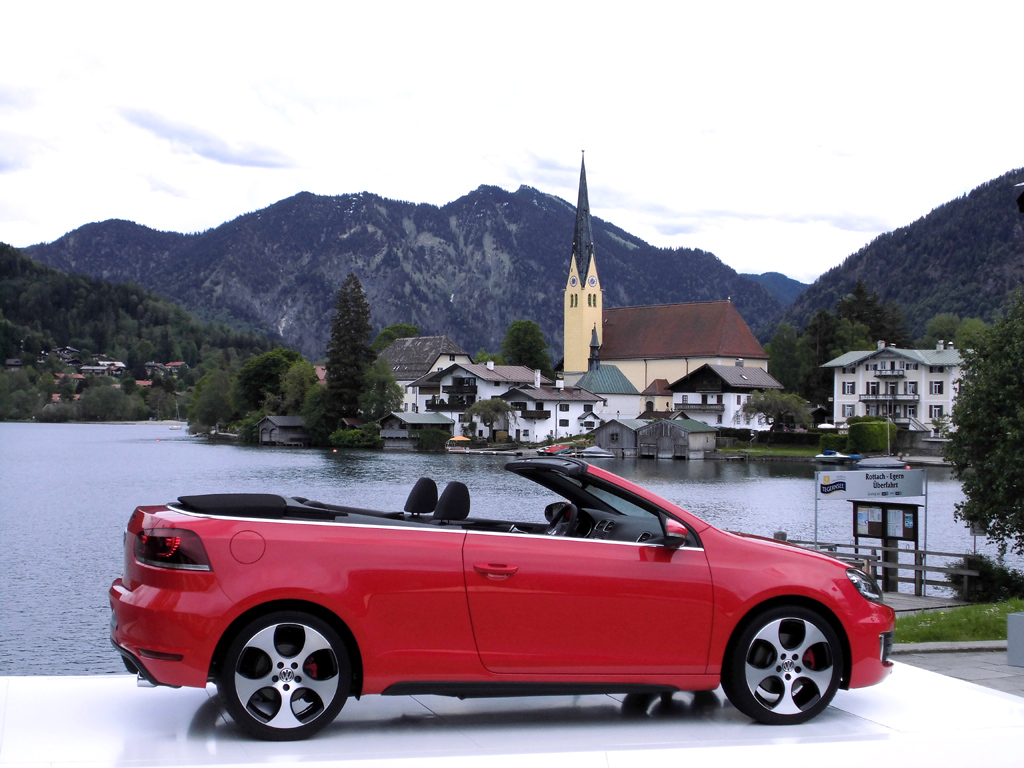 Bis Tempo 30 lässt sich das Verdeck des Golf GTI Cabrios öffnen. 