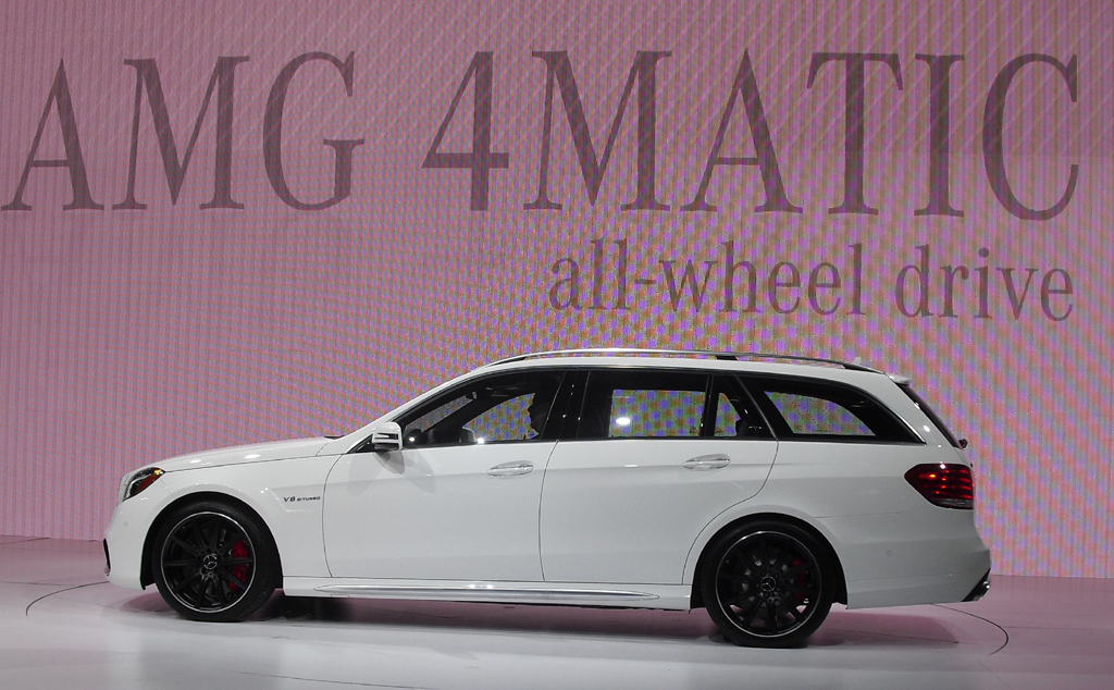 Den neuen Kombi E 63 S-AMG haben die Stuttgarter in New York genauso präsentiert ...