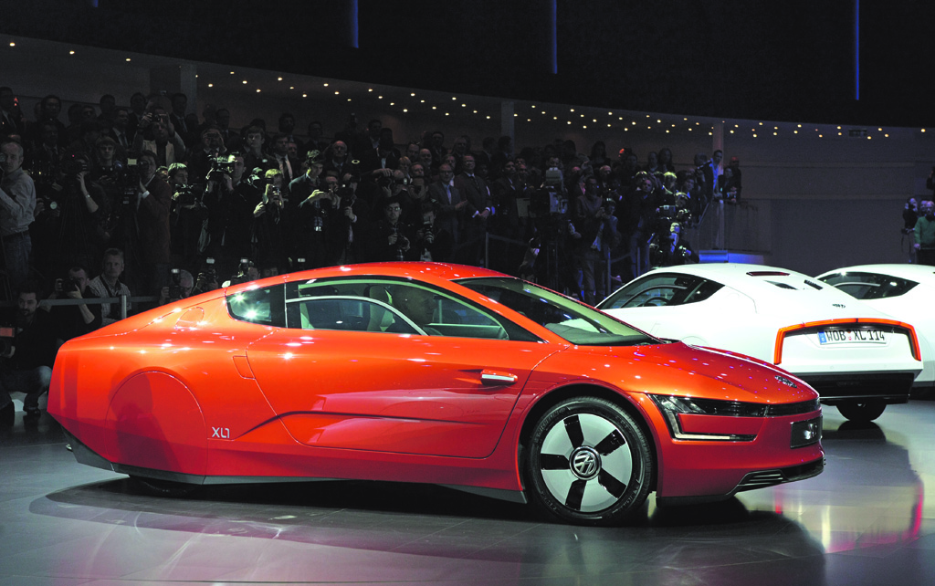 Der Luftwiderstandsbeiwert des VW XL1 beträgt gerade einmal 0,189. Zum Vergleich: Ein Formel-1-Renner bringt es auf 1,2. 