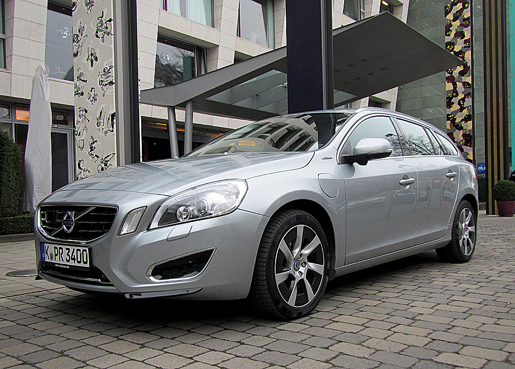 Dieselhybrid mit externer Lademöglichkeit: Volvo V60 Plug-in-Hybrid D6 AWD. 
