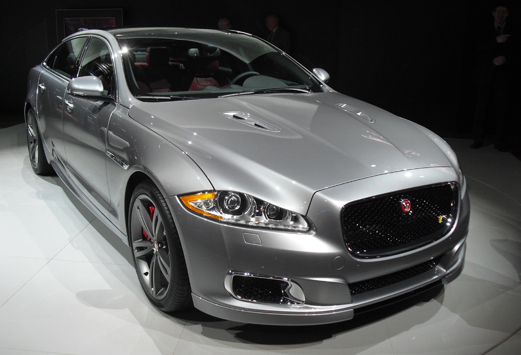 Für Land Rovers Schwestermarke Jaguar stand in New York der XJR im Mittelpunkt.