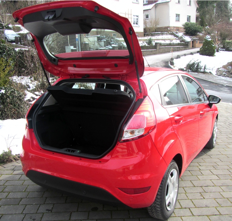 Ford Fiesta: Das Gepäckabteil fasst 281/295 bis 965/979 Liter. 