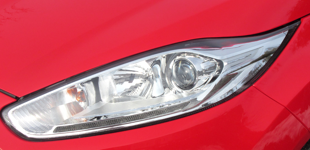 Ford Fiesta: Moderne Leuchteinheit vorn.