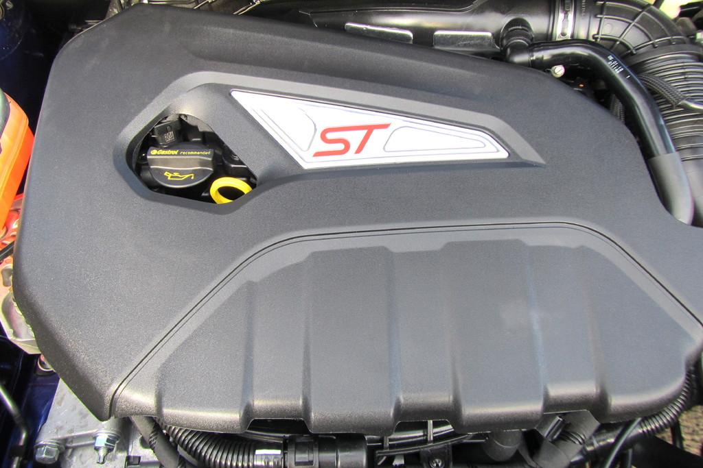 Ford Fiesta ST: Blick auf den 1,6-Liter-Turbobenzindirekteinspritzer mit 134/182 kW/PS. 
