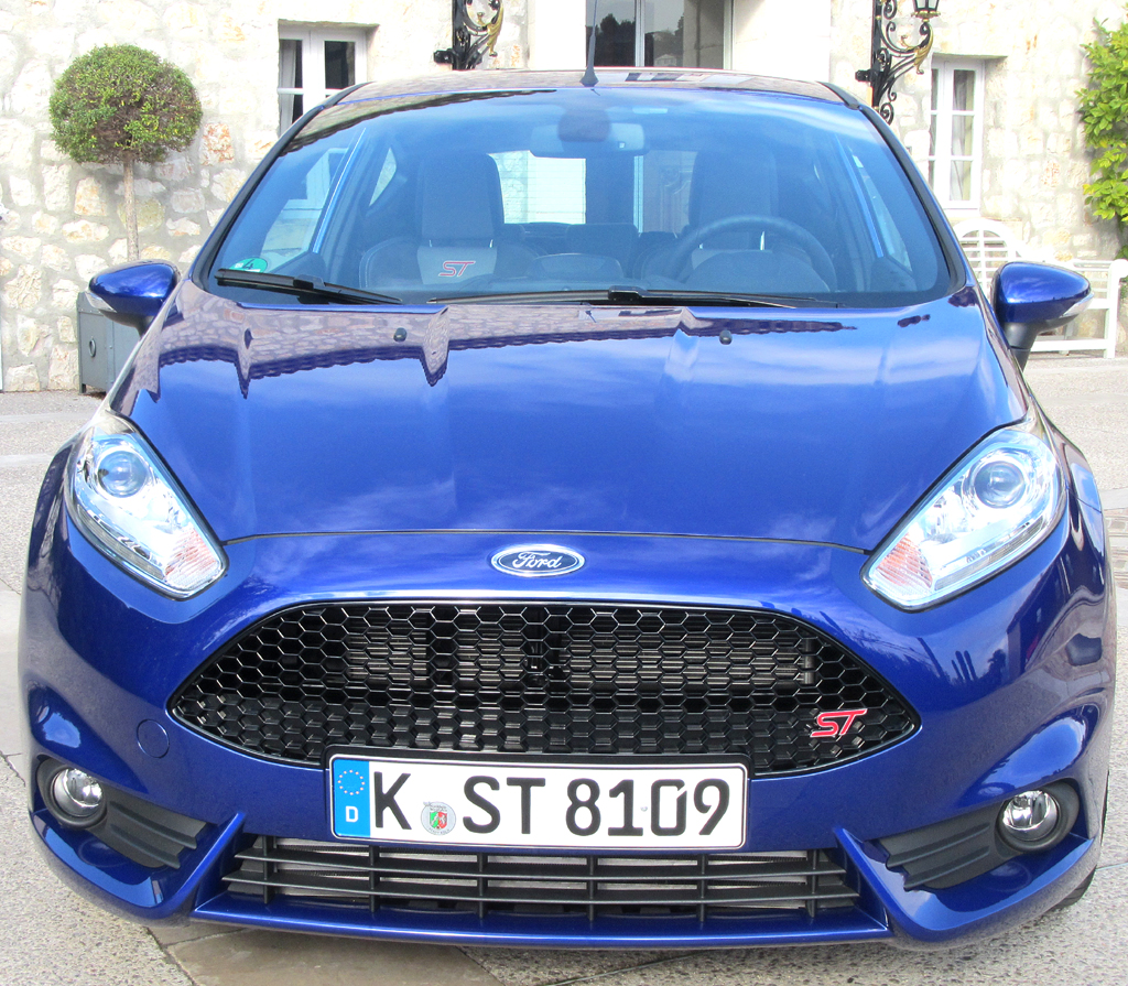 Ford Fiesta ST: Blick auf die Frontpartie. 