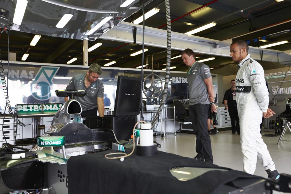 Formel 1 fordert und fördert die Technik-Studenten