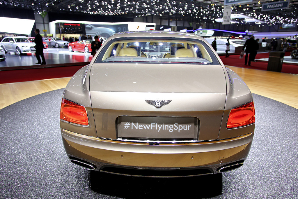 Genf 2013: Bentley Flying Spur schafft 322 km/h