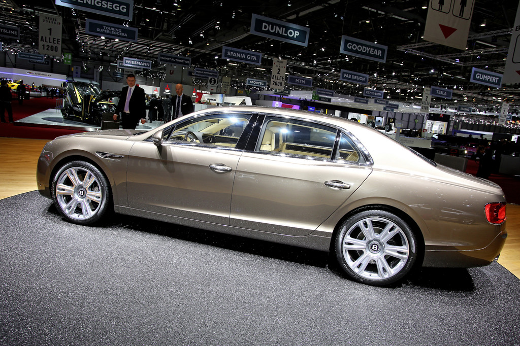 Genf 2013: Bentley Flying Spur schafft 322 km/h