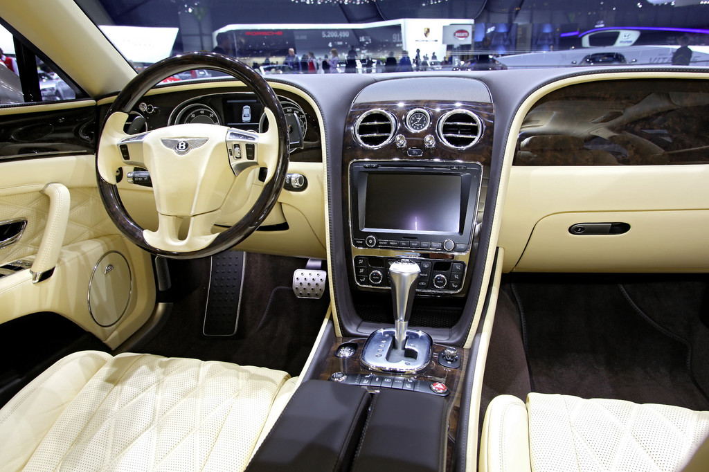 Genf 2013: Bentley Flying Spur schafft 322 km/h