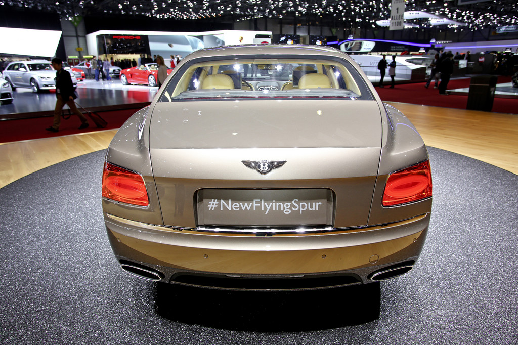 Genf 2013: Bentley Flying Spur schafft 322 km/h